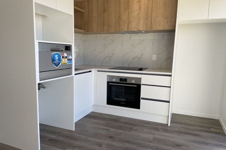 Photo of property in 4d Hepburn Road, Glendene, Auckland, 0602