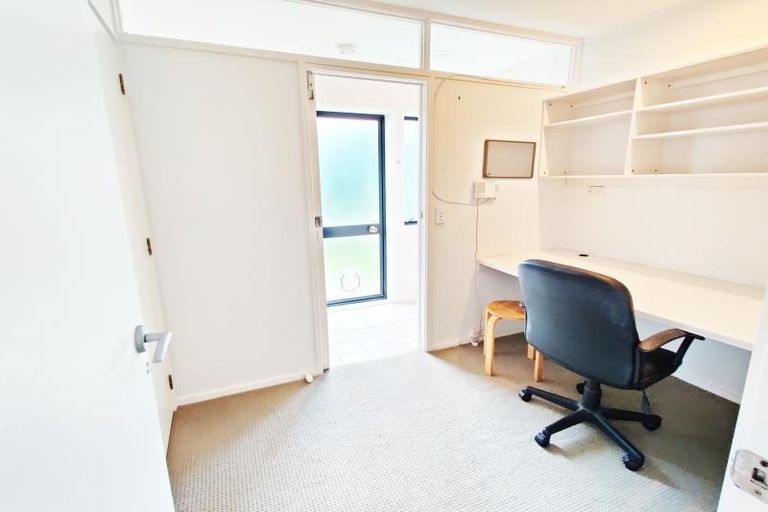 Photo of property in 41 Kenmure Avenue, Forrest Hill, Auckland, 0620