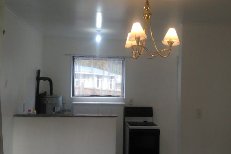 Photo of property in 42 Kamahi Street, Stokes Valley, Lower Hutt, 5019