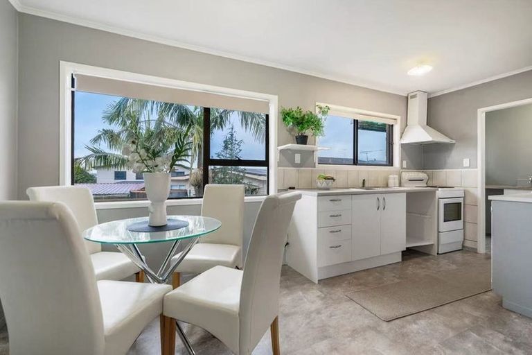 Photo of property in 1/6 Hinekohu Street, New Lynn, Auckland, 0600