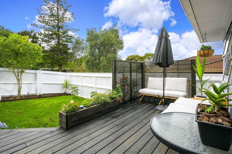 Photo of property in 1/58 Hillcrest Avenue, Hillcrest, Auckland, 0627