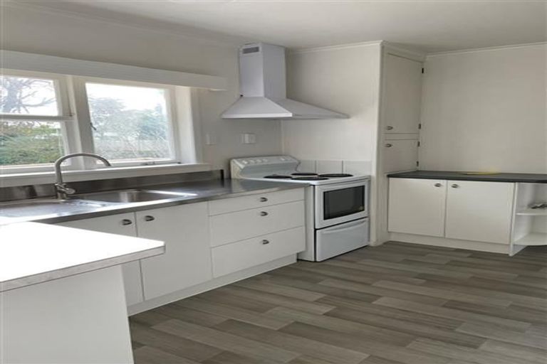 Photo of property in 64 Sherwood Avenue, Te Atatu South, Auckland, 0610