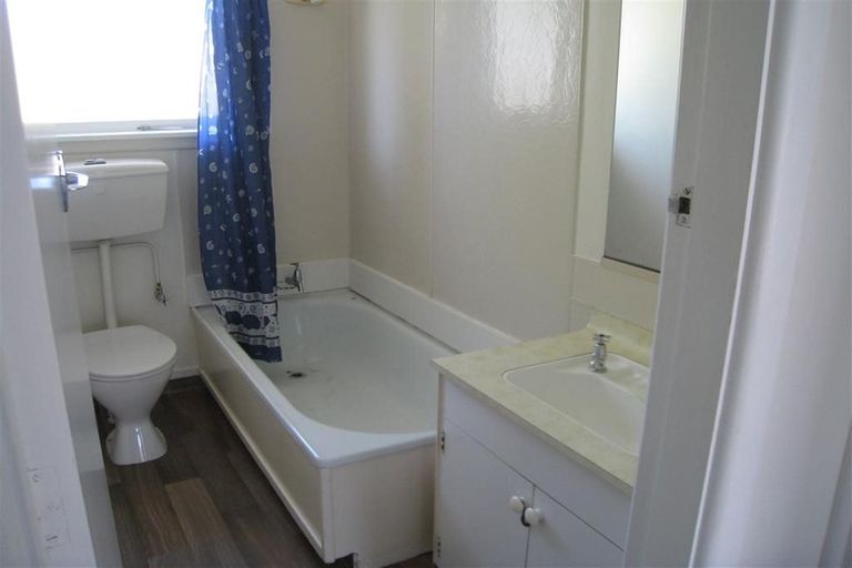 Photo of property in 2/38 North Avon Road, Richmond, Christchurch, 8013