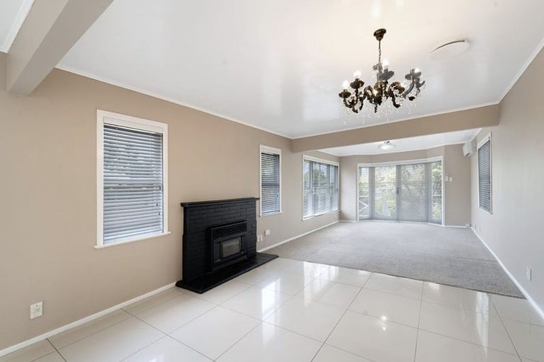 Photo of property in 16 Coniston Avenue, Te Atatu South, Auckland, 0610
