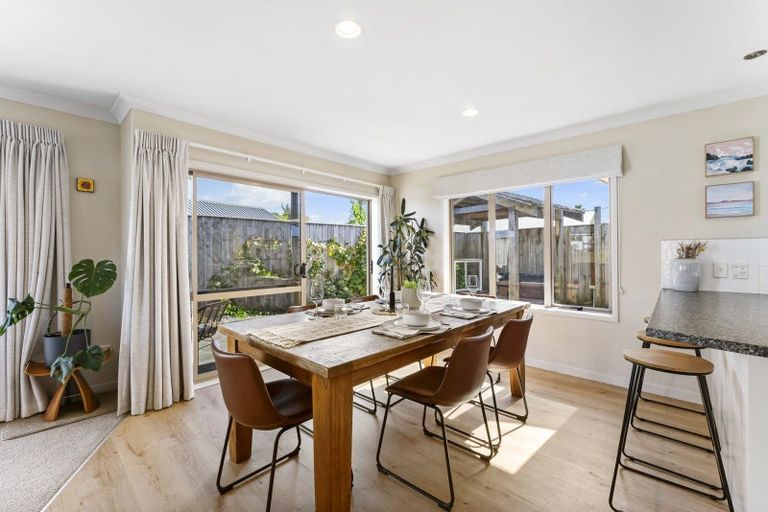 Photo of property in 15 Emery Place, Papamoa Beach, Papamoa, 3118