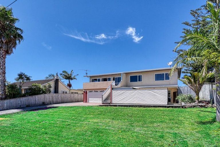 Photo of property in 46 Farquhar Road, Glendene, Auckland, 0602