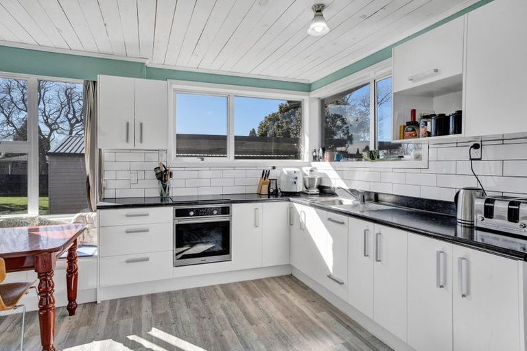 Photo of property in 6 Kowhai Street, Inglewood, 4330