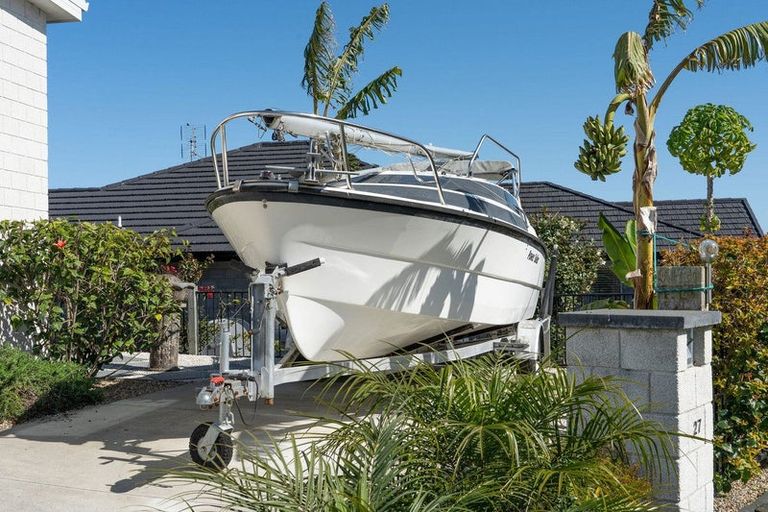 Photo of property in 27 Kayelene Place, Omokoroa, 3114