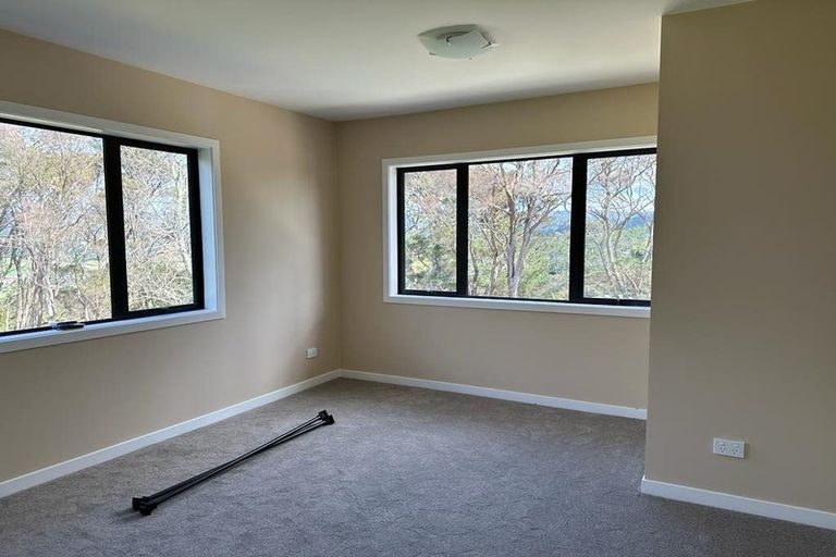 Photo of property in 300 Sturges Road, Henderson Valley, Auckland, 0612
