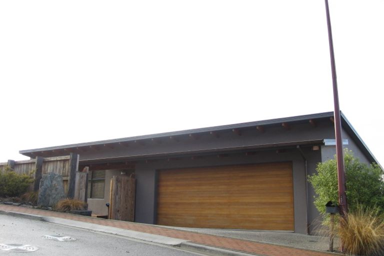 Photo of property in 18 Olivers Place, Queenstown, 9300