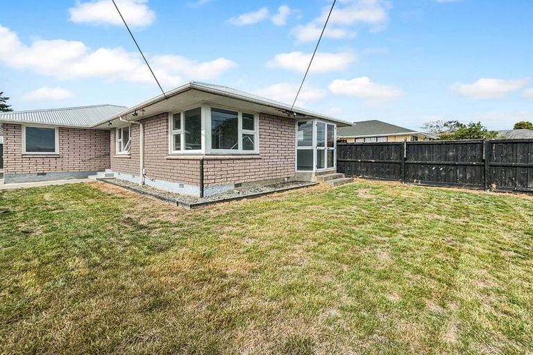 Photo of property in 22 Vancouver Crescent, Wainoni, Christchurch, 8061