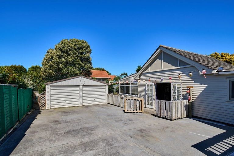 Photo of property in 135 Seaview Road, Paraparaumu Beach, Paraparaumu, 5032