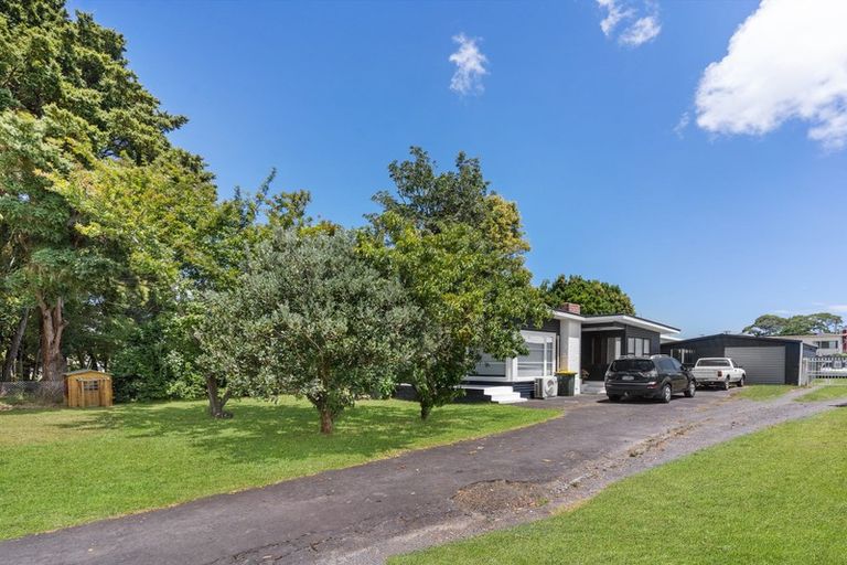 Photo of property in 11 Ranui Station Road, Ranui, Auckland, 0612