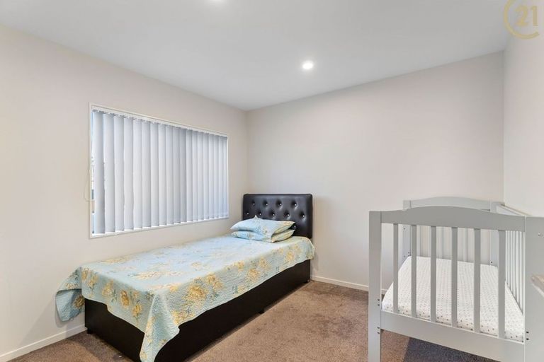 Photo of property in 25 Koroheke Road, Takanini, 2110