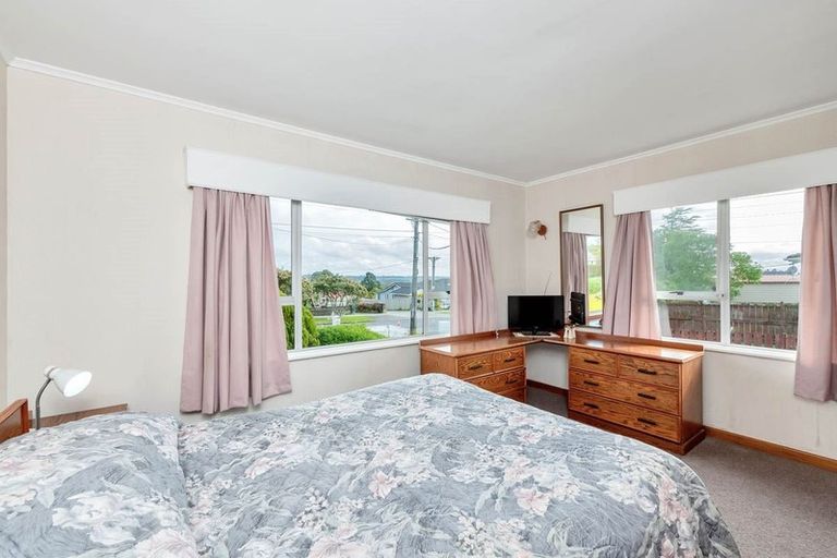 Photo of property in 116 Woodglen Road, Glen Eden, Auckland, 0602