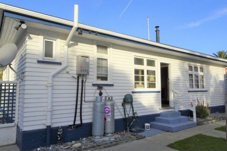 Photo of property in 112 Tasman Street, Karoro, Greymouth, 7805