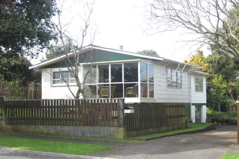 Photo of property in 2 Airedale Place, Waitara, 4320