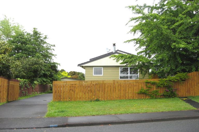 Photo of property in 130 Chichester Drive, Rosehill, Papakura, 2113
