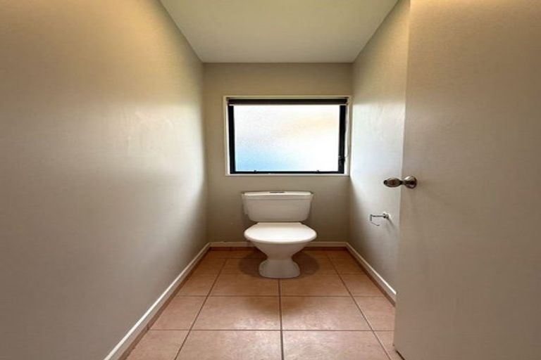 Photo of property in 11 Van Dyke Place, West Harbour, Auckland, 0618