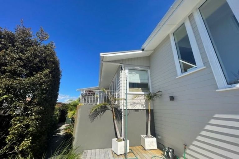 Photo of property in 24 Bevyn Street, Castor Bay, Auckland, 0620