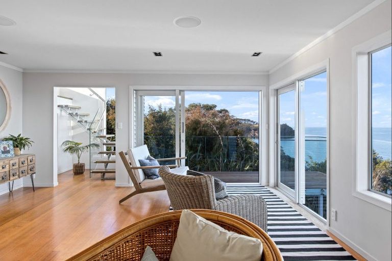 Photo of property in 8 Sykes Avenue, Hatfields Beach, Orewa, 0931