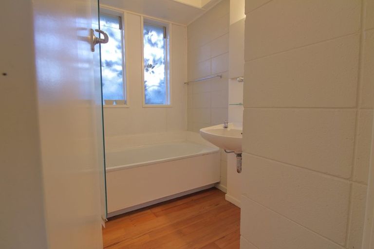 Photo of property in 2/24 Brook Street, Milford, Auckland, 0620