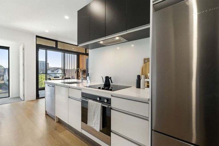 Photo of property in Frank Sargeson Apts, 102/80 Anzac Street, Takapuna, Auckland, 0622