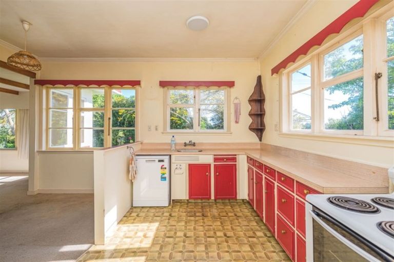 Photo of property in 32 Suther Street, Waverley, 4510