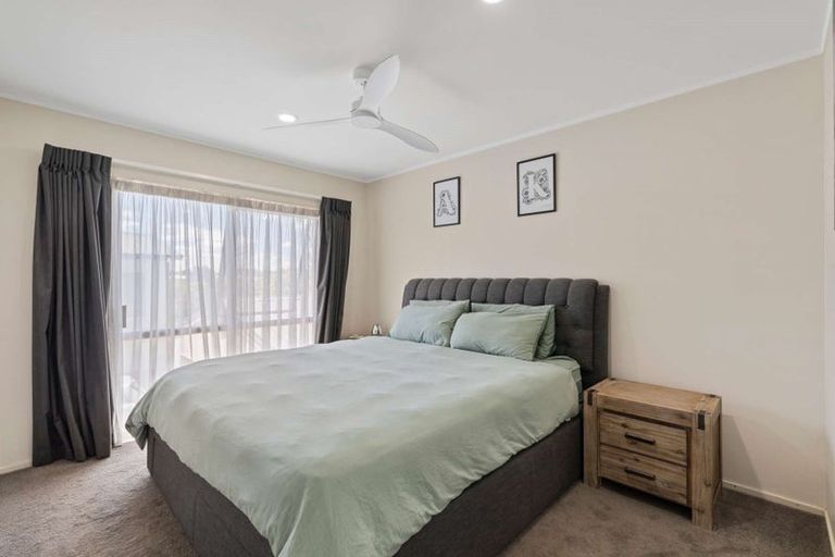 Photo of property in 55 Edgewater Parade, Waiuku, 2123