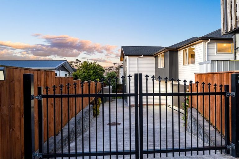 Photo of property in 38a Pokapu Street, Titirangi, Auckland, 0600