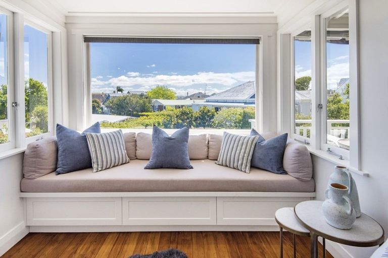 Photo of property in 111 Vauxhall Road, Narrow Neck, Auckland, 0624