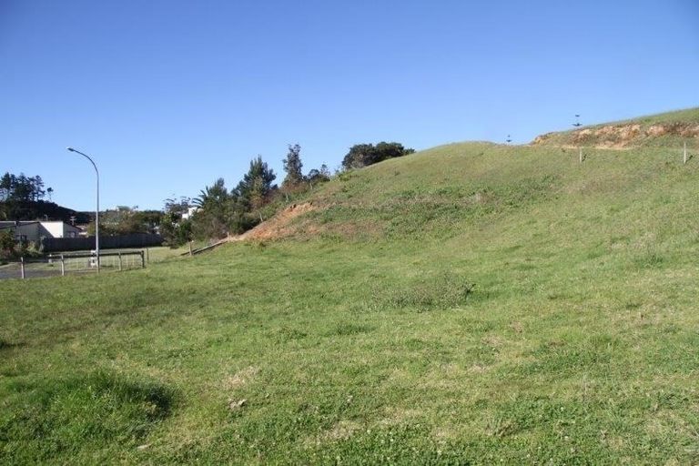 Photo of property in 8 Juniper Road, Sunnynook, Auckland, 0620