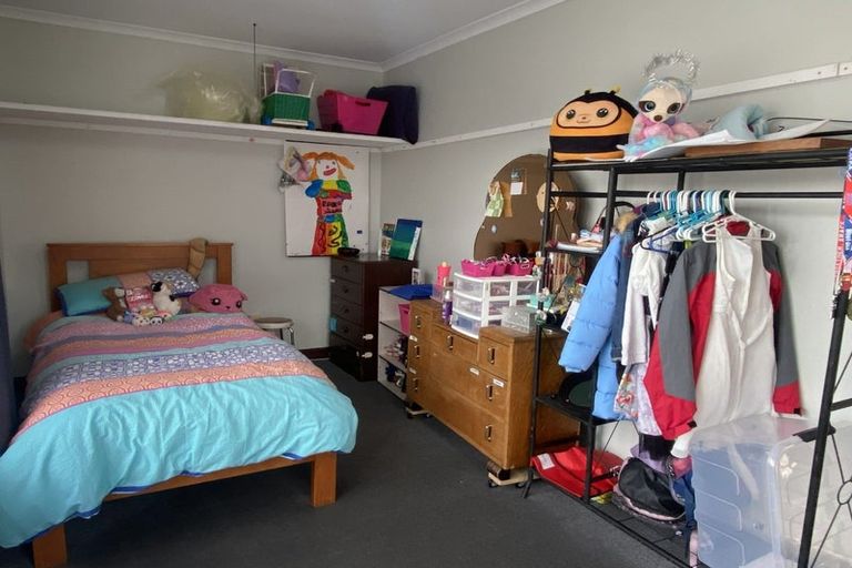 Photo of property in 70 Winters Road, Redwood, Christchurch, 8051