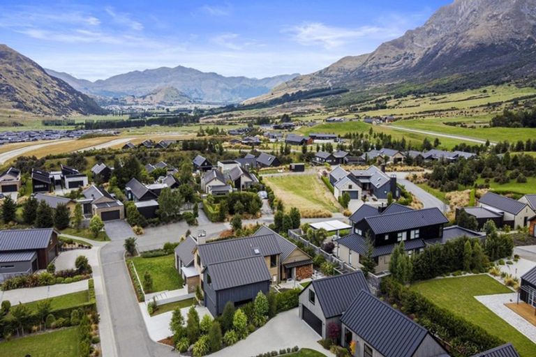 Photo of property in 11 Bretby Court, Jacks Point, Queenstown, 9371