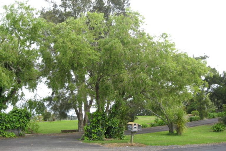 Photo of property in 155 Tawa Road, Kumeu, 0891