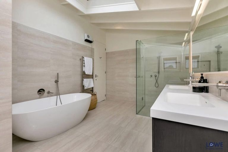 Photo of property in 47 Rothesay Bay Road, Rothesay Bay, Auckland, 0630