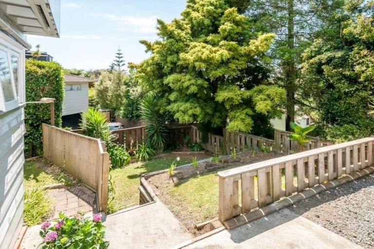 Photo of property in 2/21 Malters Place, Browns Bay, Auckland, 0630