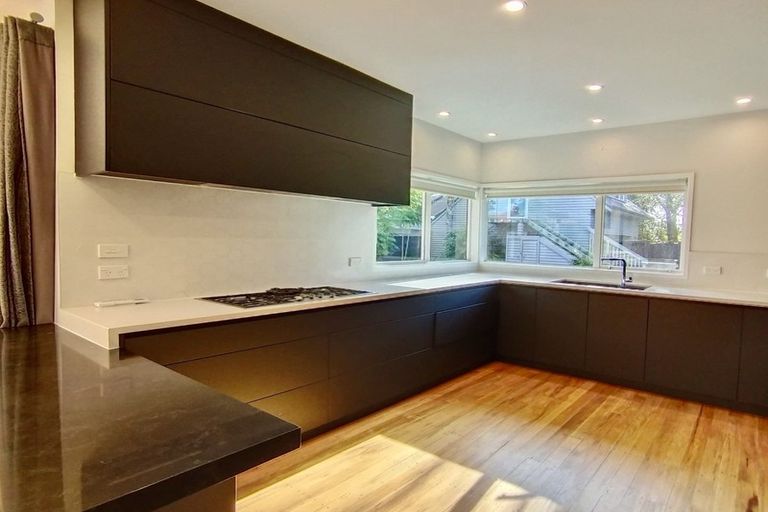 Photo of property in 1/36 Lake Pupuke Drive, Takapuna, Auckland, 0622