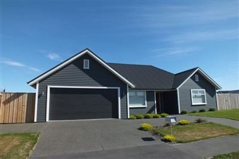 Photo of property in 11 Gosling Crescent, Halswell, Christchurch, 8025