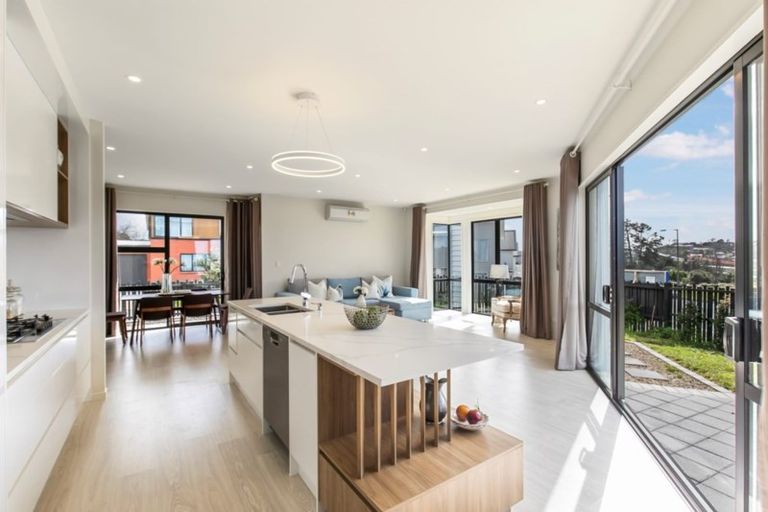 Photo of property in 2 Tihema Lane, Westgate, Auckland, 0614