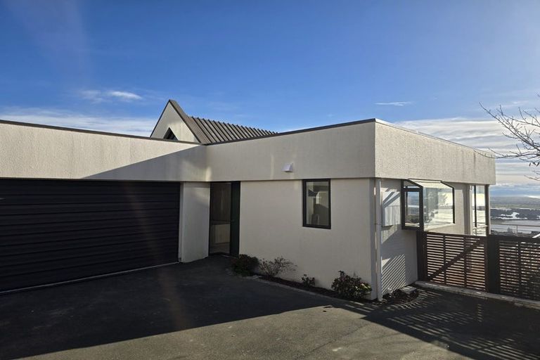 Photo of property in 2/17 Belleview Terrace, Mount Pleasant, Christchurch, 8081