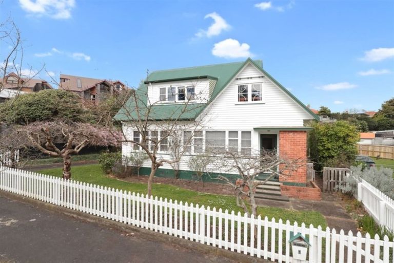 Photo of property in 1 Jellicoe Drive, Hamilton East, Hamilton, 3216