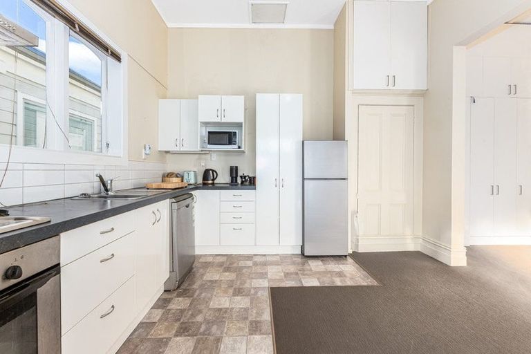 Photo of property in 15 Porritt Avenue, Mount Victoria, Wellington, 6011