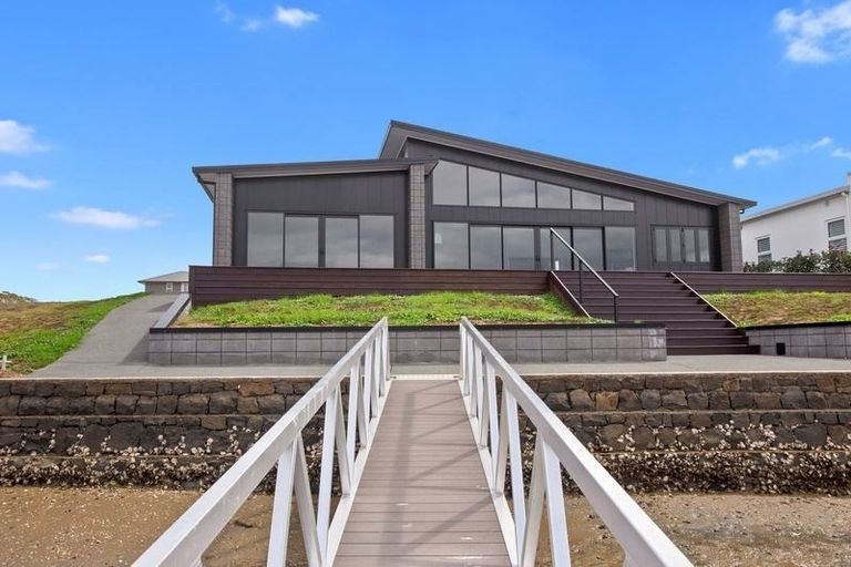 Photo of property in 14 Lady Jocelyn Place, Whitianga, 3510