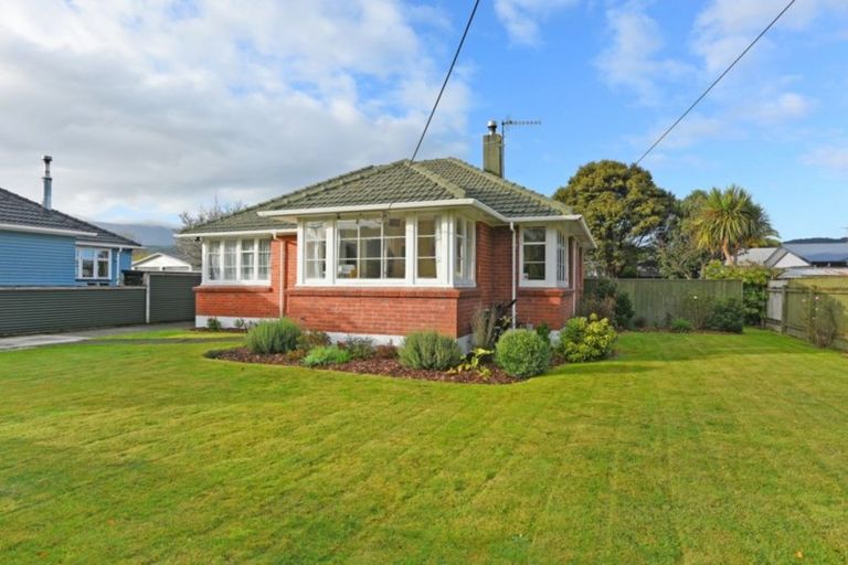 Photo of property in 6 Hazel Street, Ebdentown, Upper Hutt, 5018