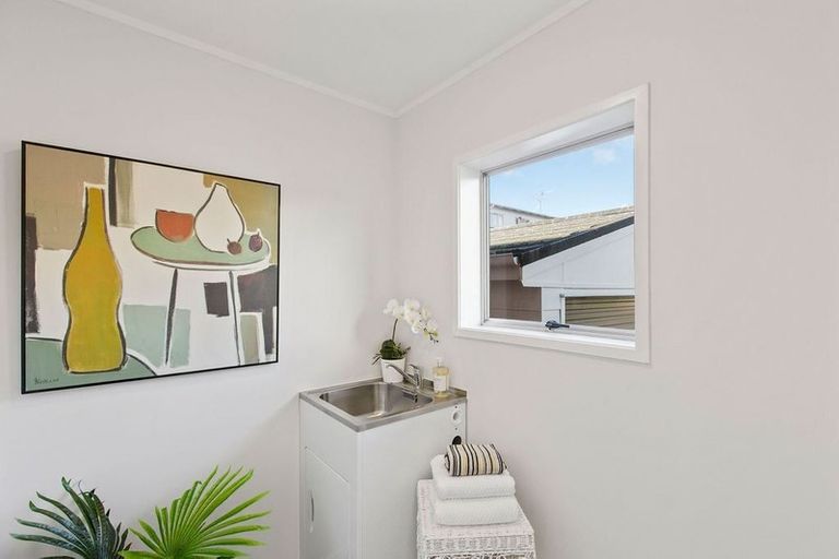 Photo of property in 2/9 Esmonde Road, Takapuna, Auckland, 0622