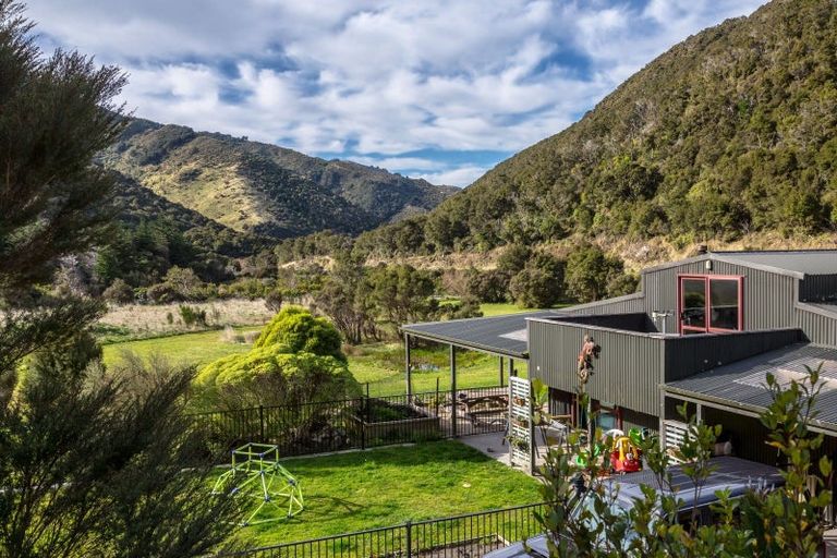 Photo of property in 944 Mangatarere Valley Road, West Taratahi, Carterton, 5791