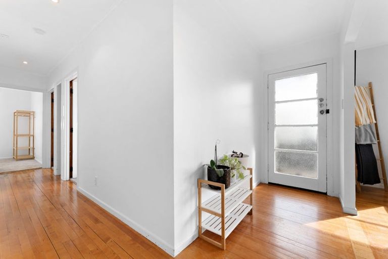 Photo of property in 97 Sunnyside Road, Sunnyvale, Auckland, 0612