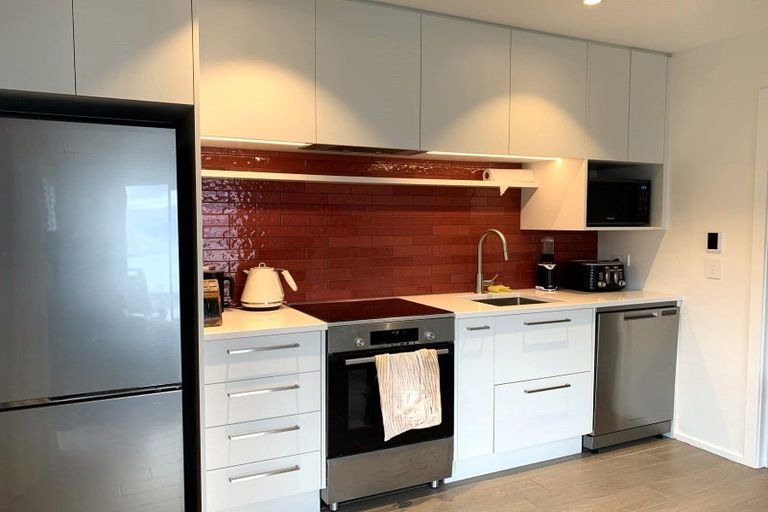 Photo of property in 6 Caples Place, Fernhill, Queenstown, 9300