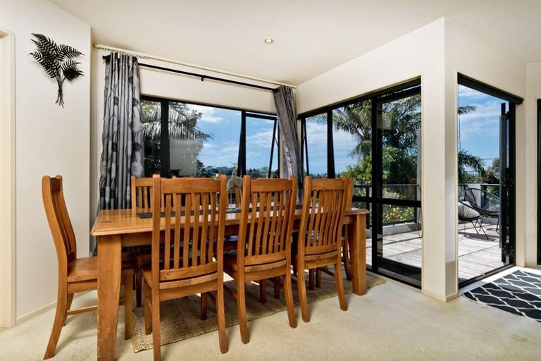 Photo of property in 2/17 Sartors Avenue, Northcross, Auckland, 0630